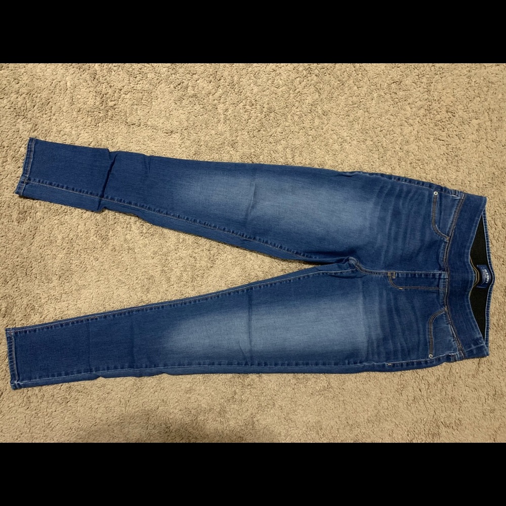 Old Navy Rockstar Mid-rise Size 8 Jean